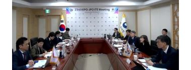 （写真）第23回日韓機械化専門家会合（左：日本国特許庁、右：韓国特許庁）