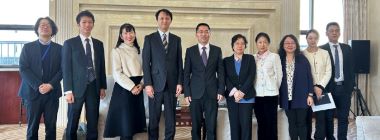 （写真）第5回日中商標専門家会合（左4名：日本国特許庁、右6名：中国国家知識産権局）