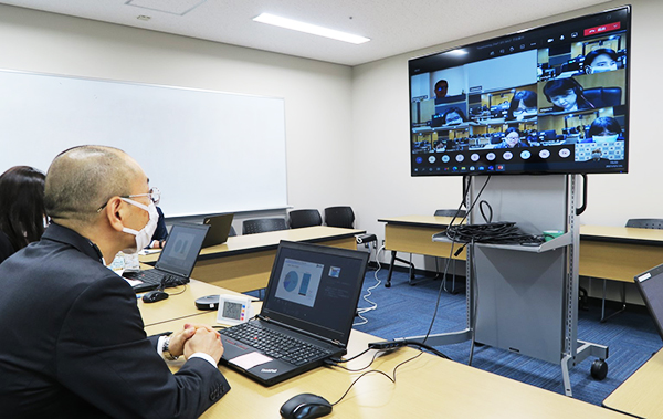 （写真）特許庁内での講義風景