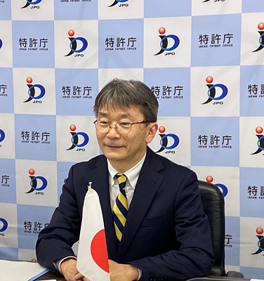 （画像2）議長の岩崎特許技監