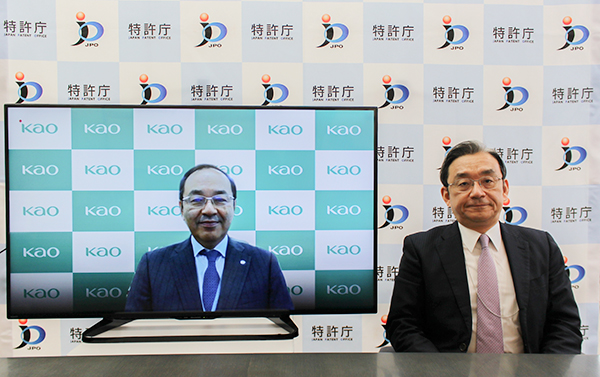 写真：瀬戸社長と糟谷長官