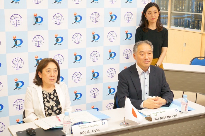（画像2）JPO会場の様子 桂審判部長（手前右側）