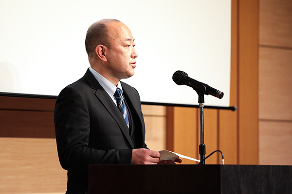 （写真）登壇する特許庁審査第三部長