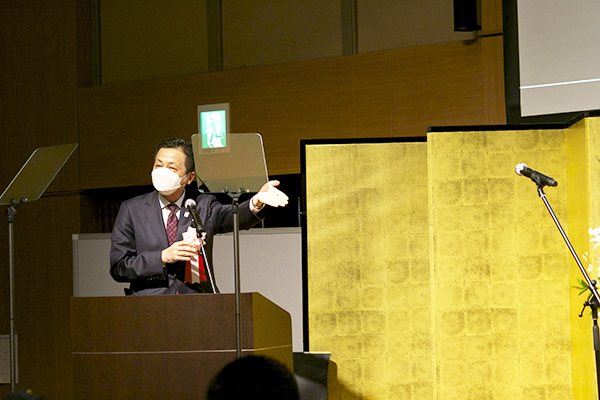 （写真6）特許庁 森長官による講評の様子