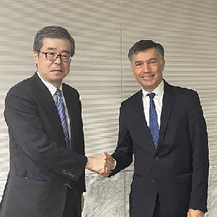 （画像1）フォール長官との対談