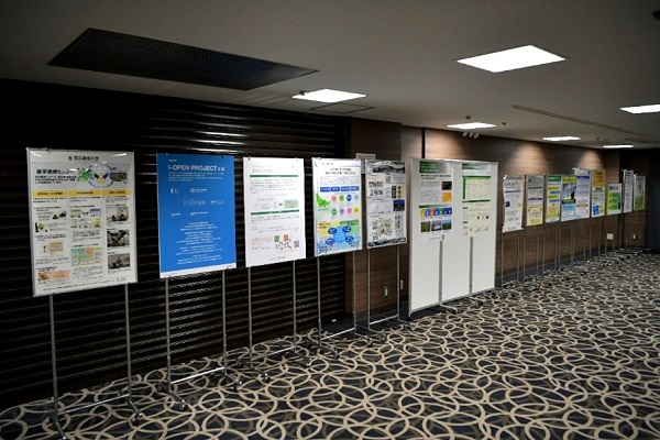 （写真）パネル展示