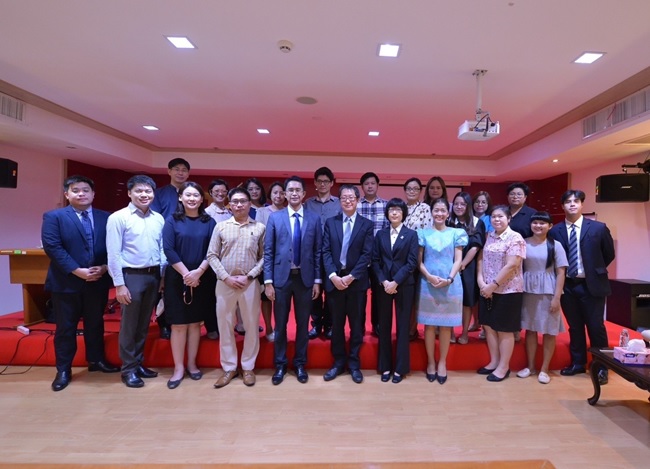 (photo)Group photograph of participants in training program on food field