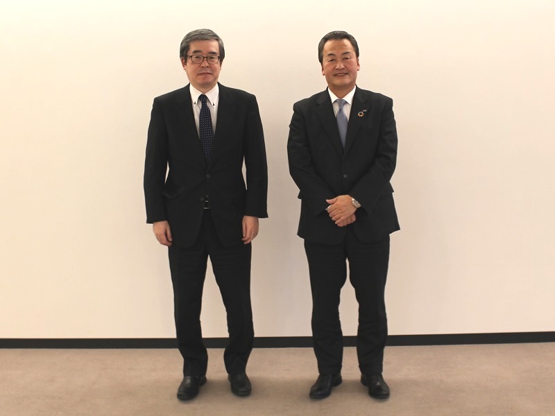 （画像1）株式会社ダイフクとの意見交換 特許庁濱野長官（左）、株式会社ダイフク下代社長（右）
