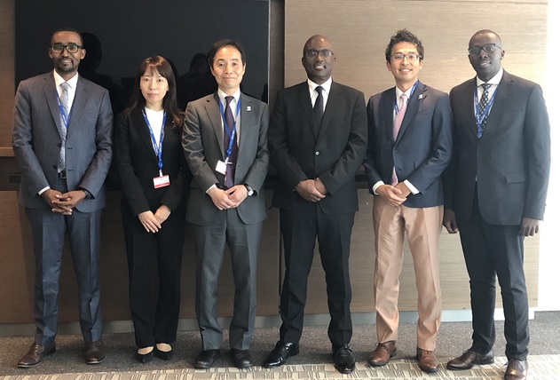 (Photo-1)Bilateral Meeting Participants (with ARIPO) Mr. TWEBAZE, Director General, ARIPO (third from right) Mr. YASUDA, Director-General of the Trial and Appeal Department (third from left)