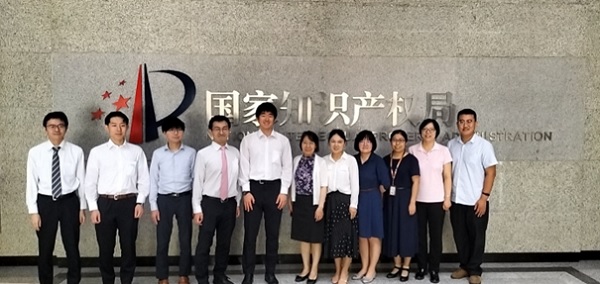 （画像1）協議に参加した審査官の集合写真