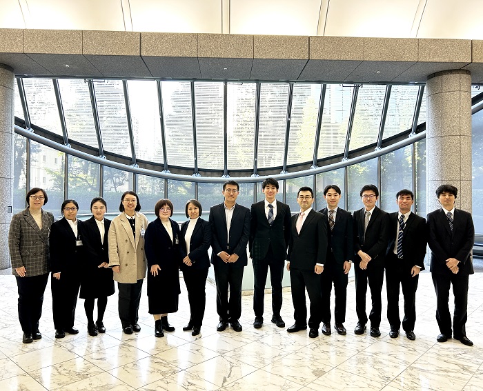 （画像1）協議に参加した審査官の集合写真