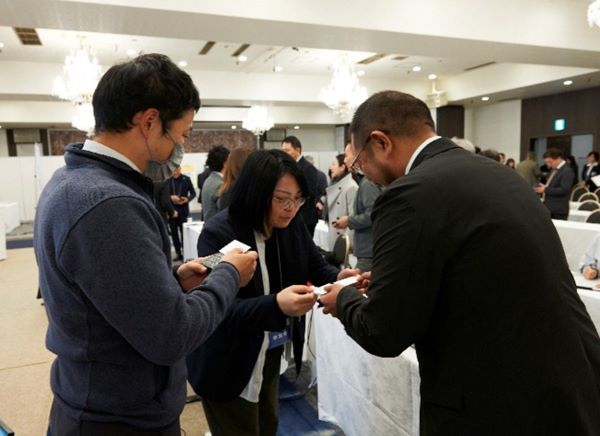 （画像8）名刺交換会の様子