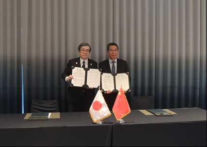 （画像2）日中特許庁長官会合　左から濱野長官、申（シェン）局長