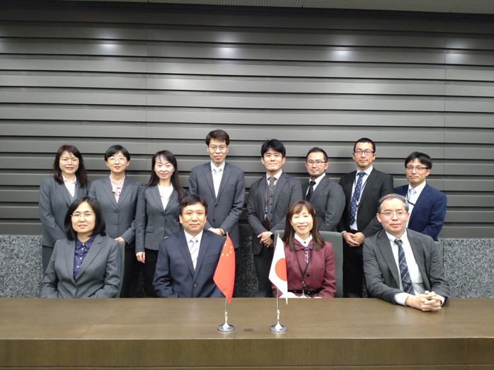 (Photo-1)Participants at the 9th JPO-CNIPA Trial and Appeal Experts Meeting (TAEM).Front row, second from left: LIU Ming, Deputy Director-General, Reexamination and Invalidation Department of the Patent Office, CNIPA, front row, third from left: TAMURA Kiyoko, Executive Chief Administrative Judge of the TAD, JPO