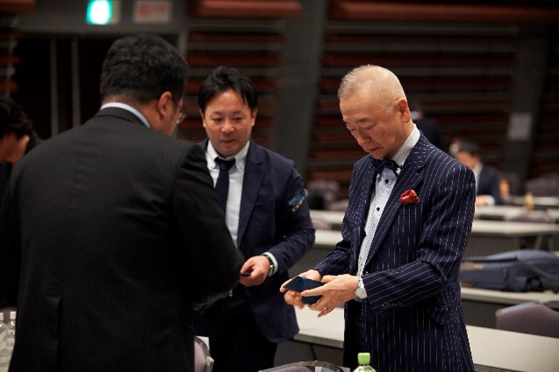 （写真）現地参加者限定で名刺交換会