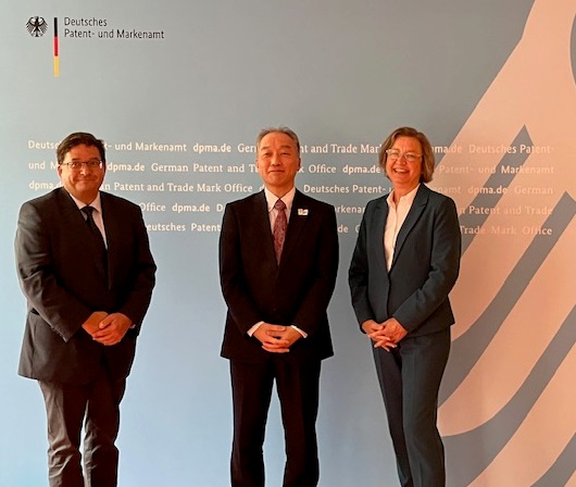 Discussion Forum with the DPMA: Mr. MAILE, Vice President, DPMA, Mr. KATSURA, Deputy Commissioner, JPO, Dr. SKOTTKE-KLEIN, Vice President, DPMA (from left)