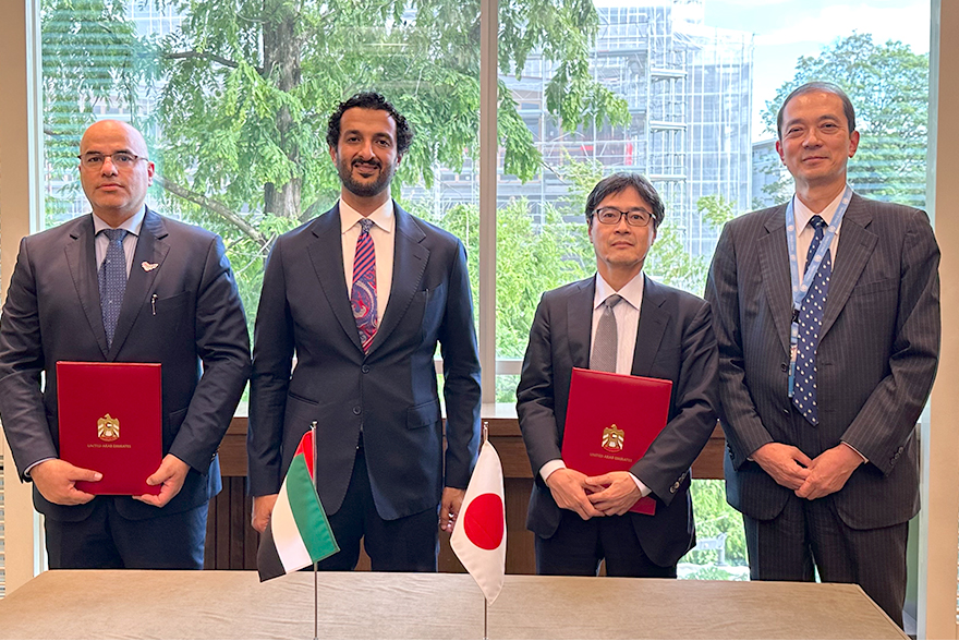 （画像）アルマリ経済大臣、アルムアイニ次官補（ともにUAE）との会談※左からアルムアイニ次官補、アルマリ経済大臣、小野長官、本清大使