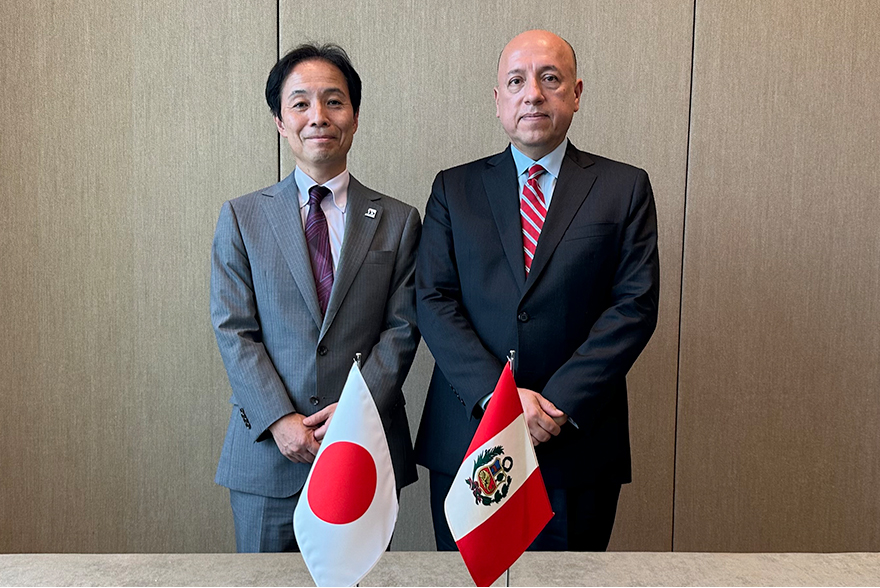 （画像）ビジャヌエバ長官（ペルー）との会談
