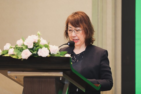 （写真1）吉野国際協力課長によるセレモニー開会挨拶の様子