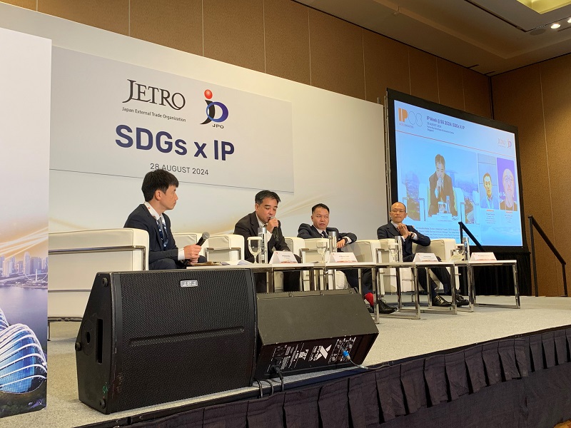 Photo - Panel discussion at the Japan Session