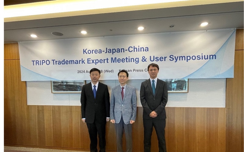 Photo - Representatives from each office (From left to right: Mr. XU Jianhong, First Grade Inspector of the Trademark Office (CNIPA); Mr. Youngtaeg NAM, Director, Trademark Examination Policy Division (KIPO); Mr. NEGISHI Katsuhiro, Director, Trademark Division (JPO))