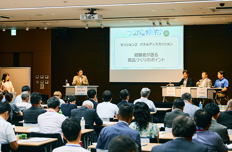 （写真）株式会社こうち暮らしの楽校 代表取締役　高知大学土佐FBC 特任准教授　松田 高政氏、株式会社スウィーツ 代表取締役社長　春田 聖史氏、株式会社岡林農園 代表　岡林 富士男氏、馬路村農業協同組合 理事　長野 桃太氏