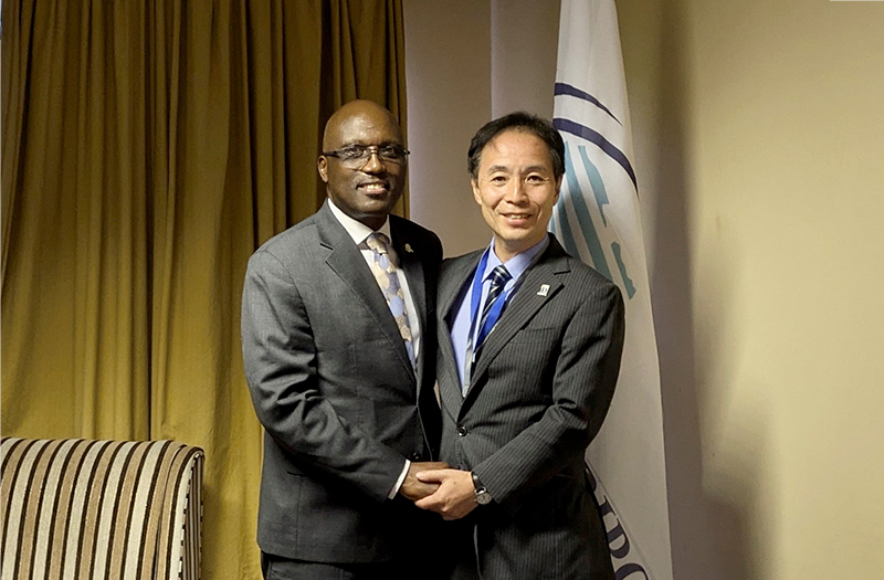 Photo - Bilateral Meeting with ARIPO  Mr. Twebaze, Director General, ARIPO and Mr. YASUDA. Deputy Commissioner, JPO
