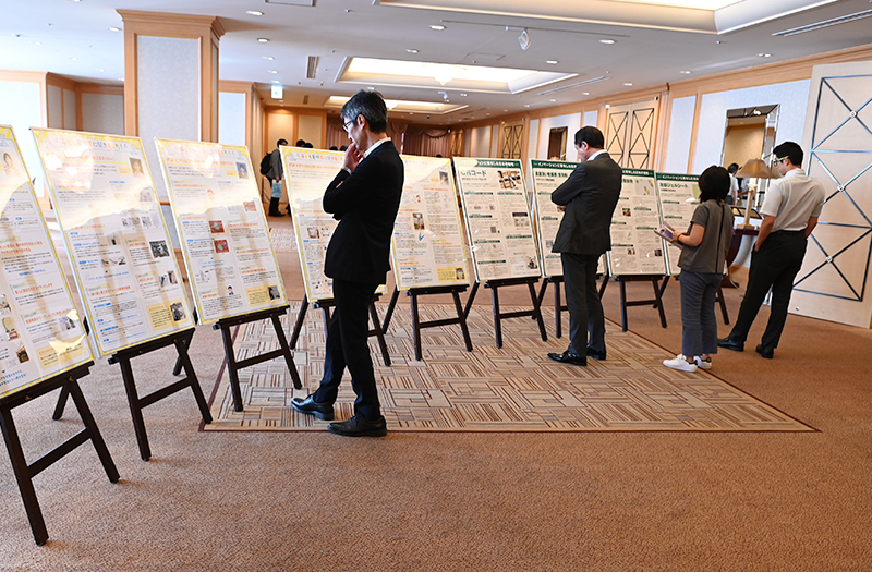（写真）パネル展示