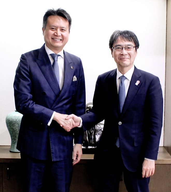 （写真3）特許庁での会談（左から、タンWIPO事務局長、小野特許庁長官）