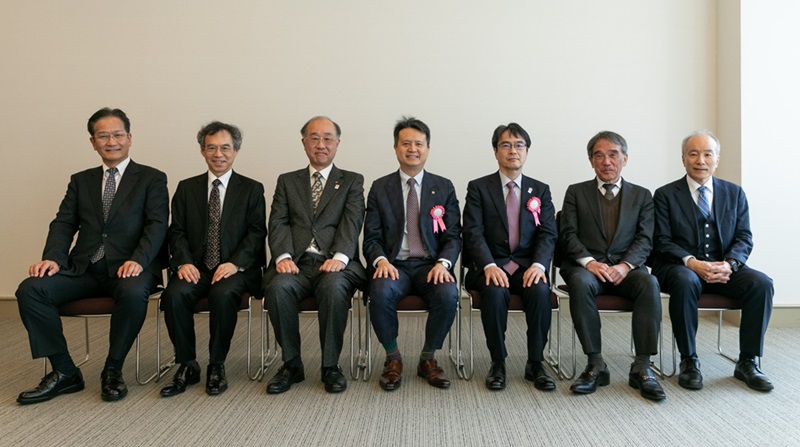 Photo -(From left to right: Mr. SAWAI, Director of the WIPO Japan Office; Mr. NATSUME, Assistant Director General of WIPO; Mr. YAMAMOTO, the Japan Ambassador of WIPO GREEN; Mr. Tang, Director General of WIPO; Mr. ONO, Commissioner of JPO; Mr. NAGASAWA, Vice Chairperson of JIPA; Mr. BEKKU, Ex-President of JIPA)