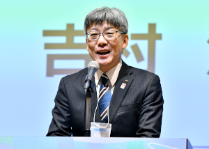 （写真3）大阪府商工労働部長　馬場 広由己　氏（吉村知事の代読）