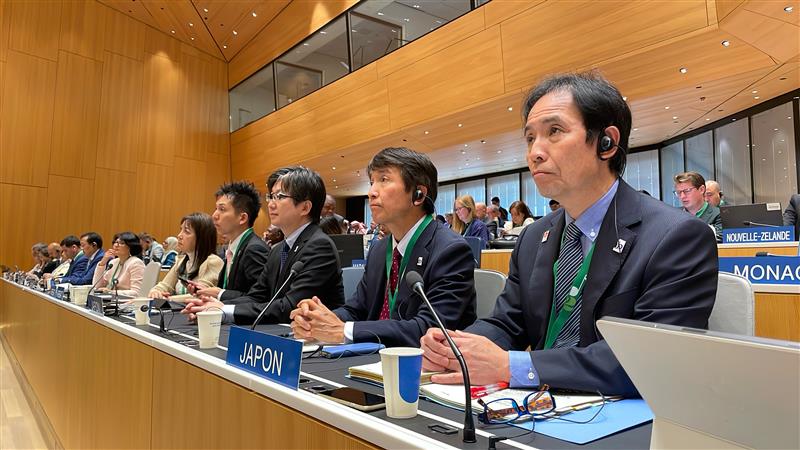 （写真1）加盟国総会に参加する日本代表団