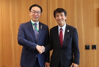（画像）キム庁長（韓国）との会談 ※左からキム庁長、河西長官