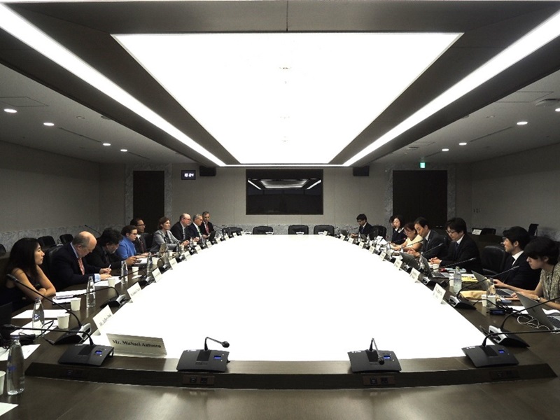 Photo 2 - Exchanging opinions with the members of the US Bar Liaison Council: 
