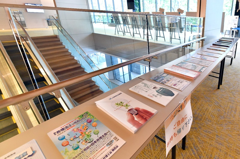 （写真）パンフレット展示