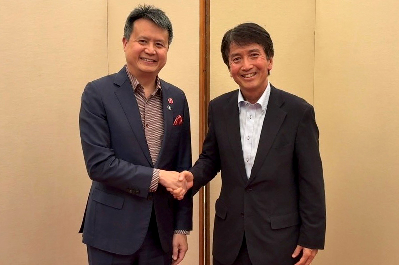 （写真）タン事務局長（WIPO）とのバイ会談 ※右が河西長官
      