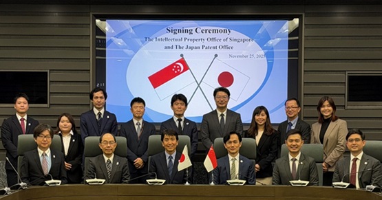 （画像）参加者の集合写真前列右から3番目：タン長官、左手前から3番目：河西長官