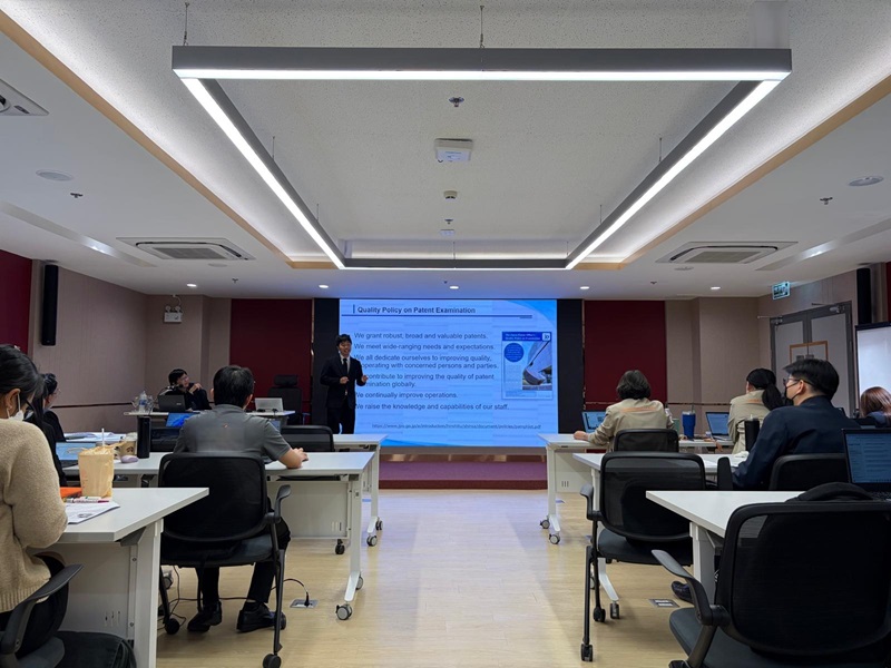 Photo - Management training course for patent examinations