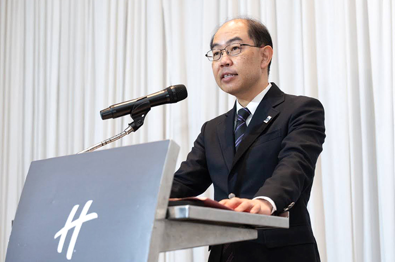 （写真）開会挨拶の様子（DIP：アーウットDIP副局長（左）、JPO：新田国際協力課長（右））