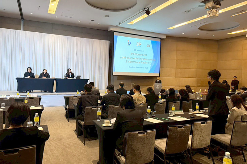 （写真）講演・質疑応答の様子