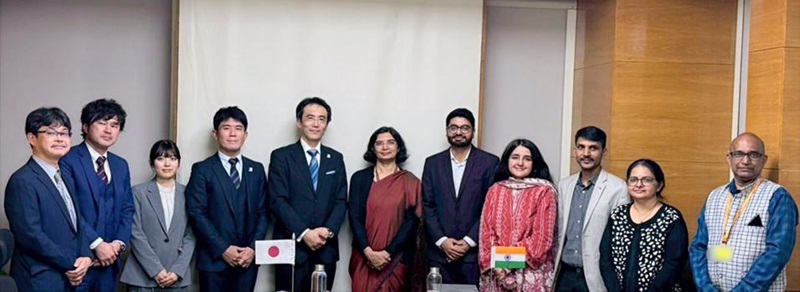 集合写真(左から5人目:北村第一部長、6人目:パンデ次官補)