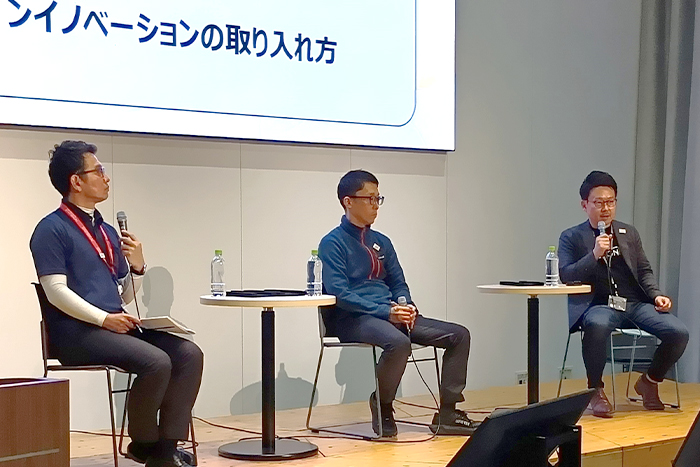 （写真）【モデレーター】日本弁理士会東海会副会長/PATRADE株式会社社長　富澤 正氏【パネリスト】株式会社トクイテン　代表取締役　豊吉 隆一郎氏、STATION Ai株式会社　代表取締役社長兼CEO　佐橋 宏隆氏