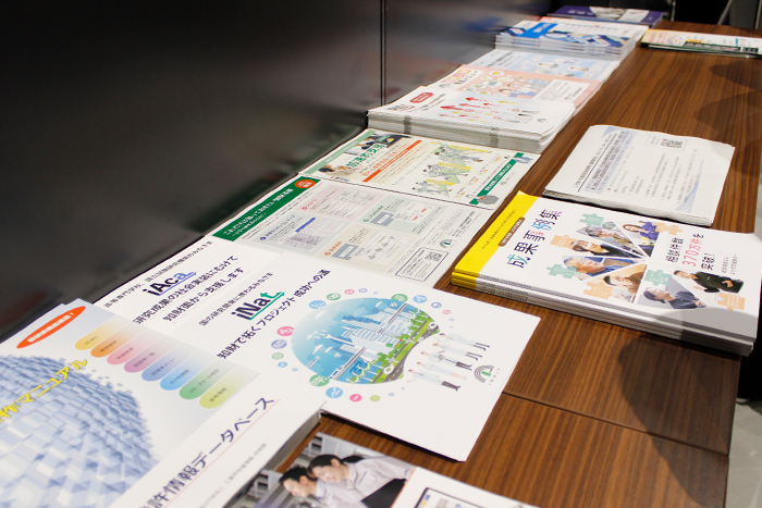 （写真）パンフレット展示