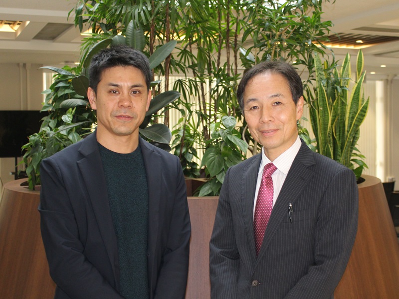 （写真）株式会社LEPとの意見交換 高元CEO（左）、安田技監（右）