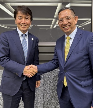 （写真）左：特許庁　河西長官、右：DGIP　ヘルマンシャ総局長