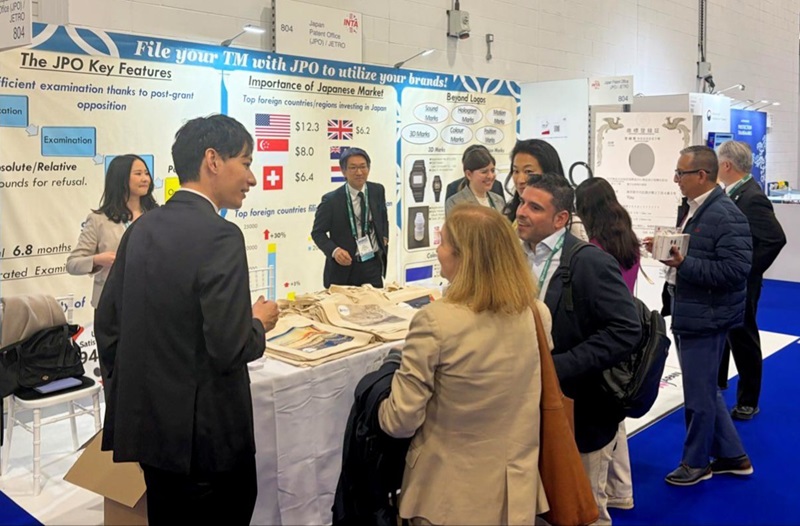 （写真4）多くの知財関係者が訪れるJPOブースの様子