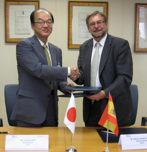 岩井長官とカサド長官